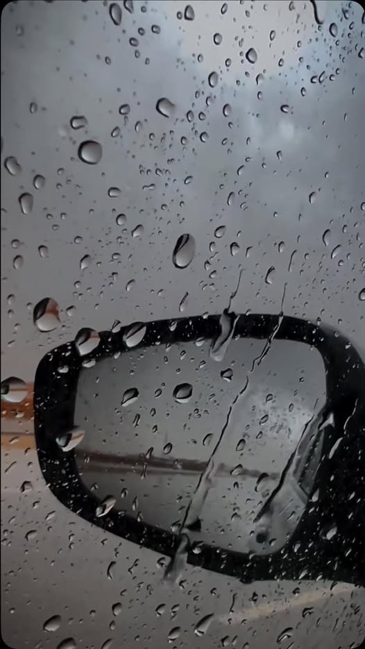 表達不出的情緒，雨天都幫我們說了。